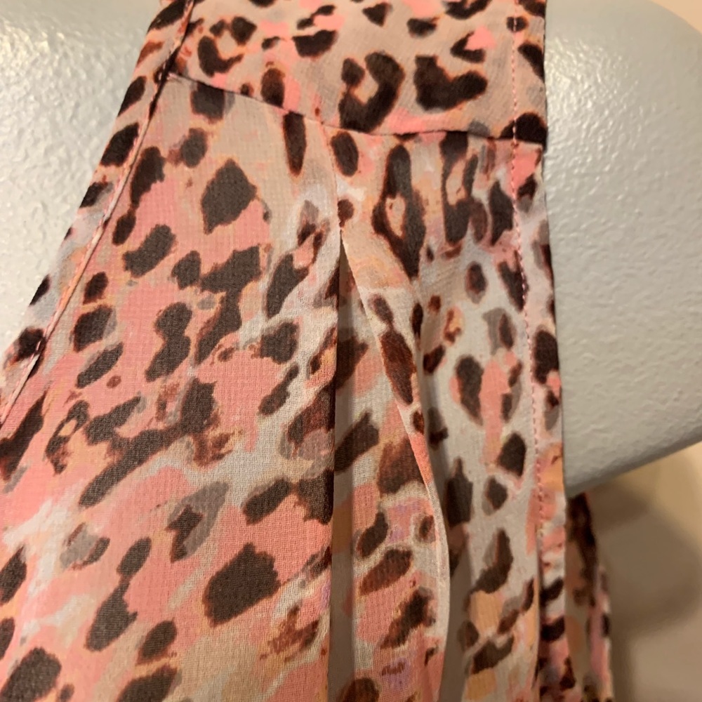 🌸Fun animal print top🌸 - Picture 5 of 6